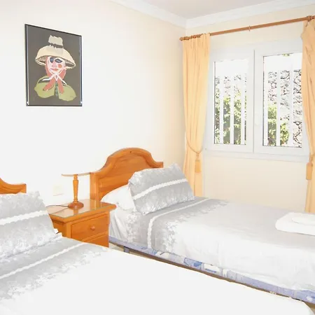 In Puerto Del Carmen Sleeps 5 With Pool&air Con