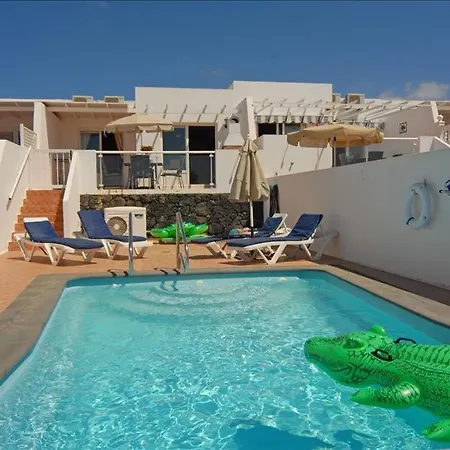 Vila In Puerto Del Carmen Sleeps 5 With Pool And Air Con *