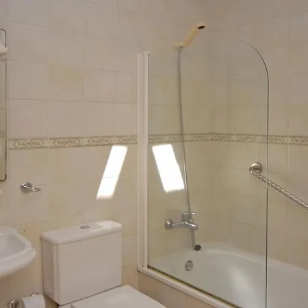 In Puerto Del Carmen Sleeps 5 With Pool And Air Con Vila Puerto del Carmen (Lanzarote)